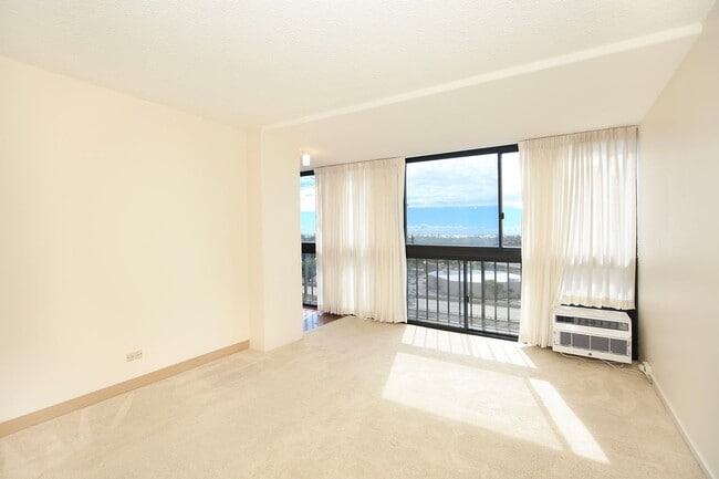 Building Photo - Renovated Kahala Towers-3 bedroom, 2 bath,...