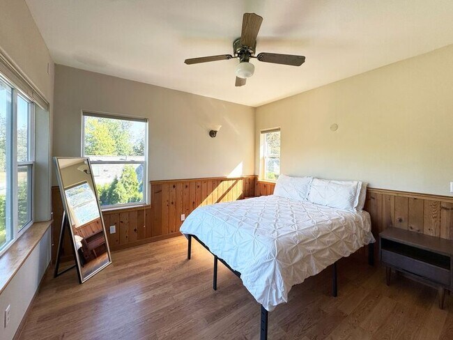 Building Photo - 346 N Grand St