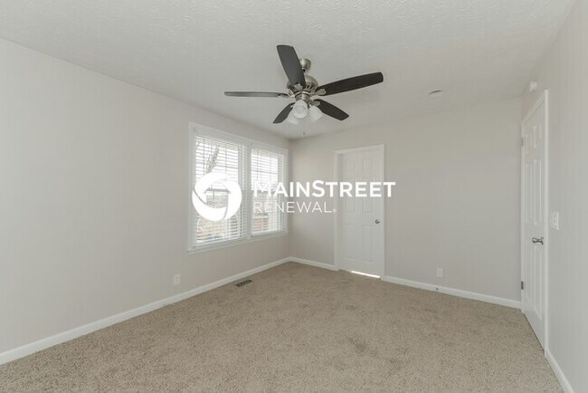 Building Photo - 4 Bedroom Pet-Friendly Home in Hendersonville, TN with Main Street Renewal