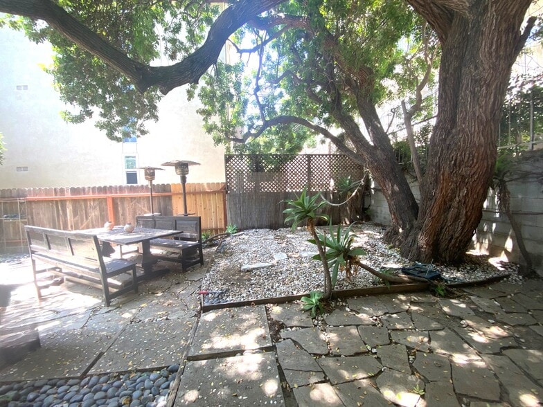 Building Photo - 10625 Kinnard Ave