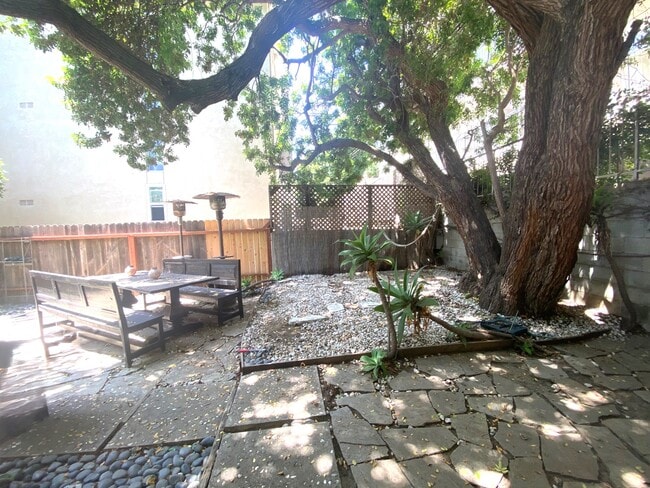 Building Photo - 10625 Kinnard Ave