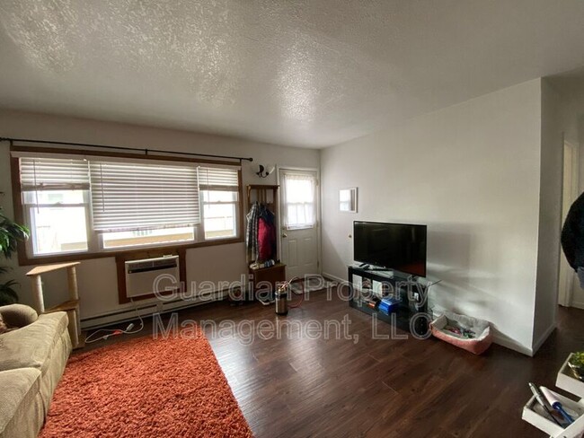 Building Photo - 1135 1/2 N College Dr