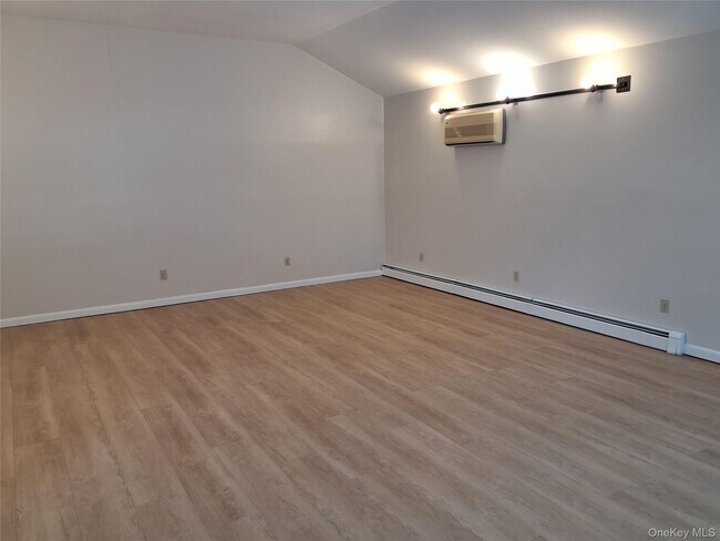 Building Photo - 37 Center Hill Rd