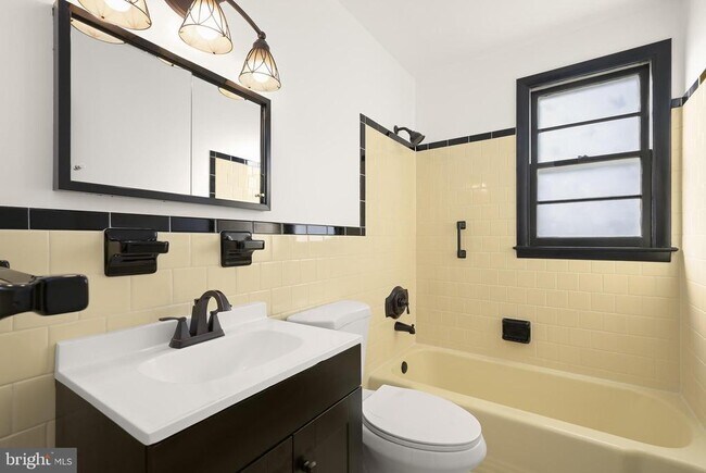 Building Photo - 6223 E Hemlock Dr