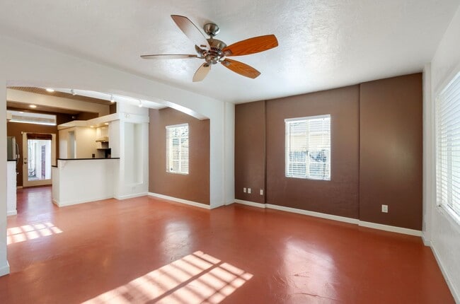 Building Photo - University Bungalow