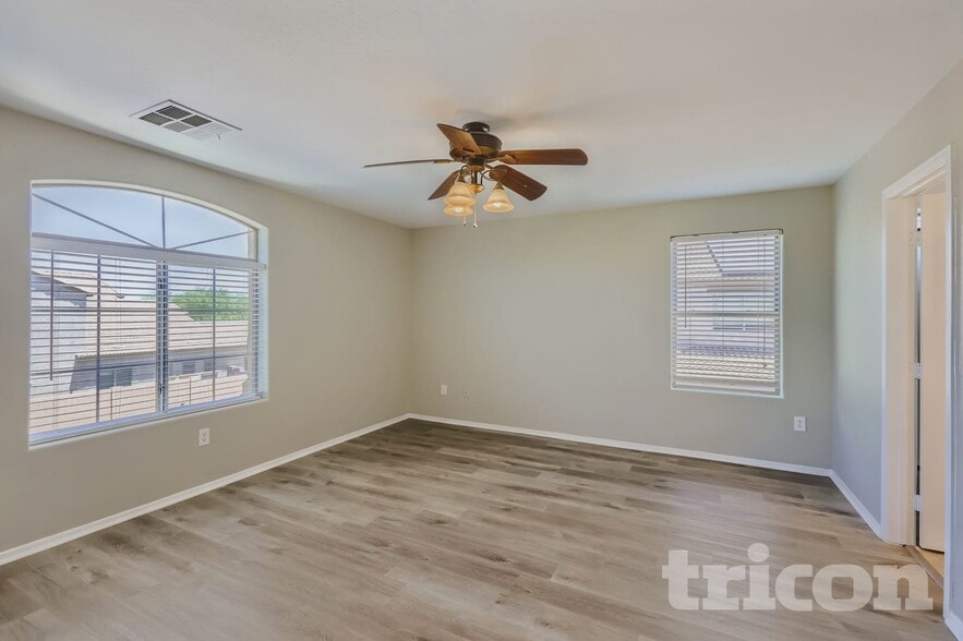 Building Photo - 924 S 240th Dr