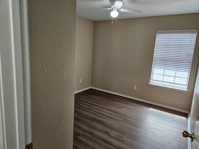 Building Photo - 8013 Sartain Dr