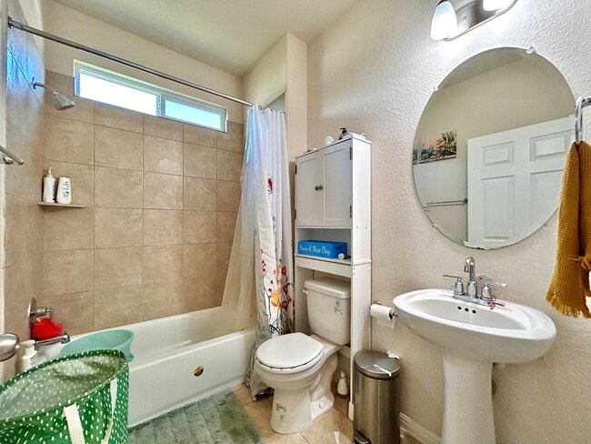 Building Photo - 445 Arrowhead Vine St