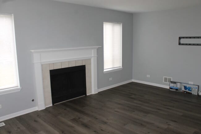 Building Photo - 1253 E Essex Ct