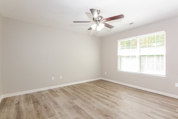 Building Photo - 904 Flying Sun Dr