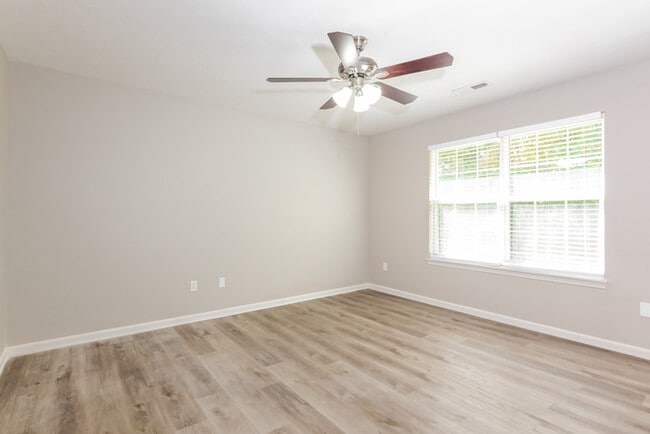 Building Photo - 904 Flying Sun Dr