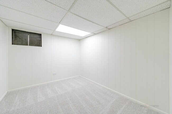 Building Photo - 887 Saybrook Ln