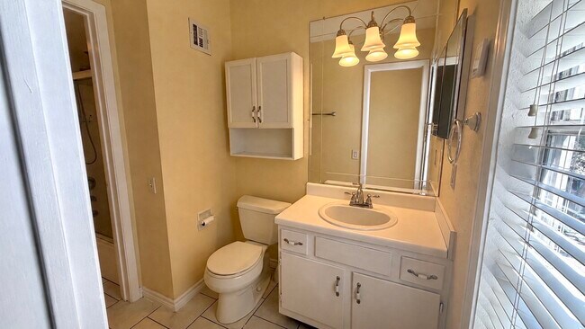Building Photo - 11710 Southlake Dr