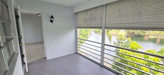 Building Photo - 5335 NW 10th Ct
