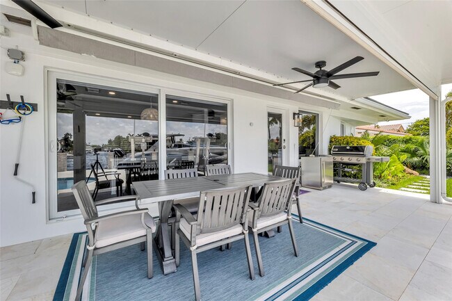 Building Photo - 2005 N Riverside Dr