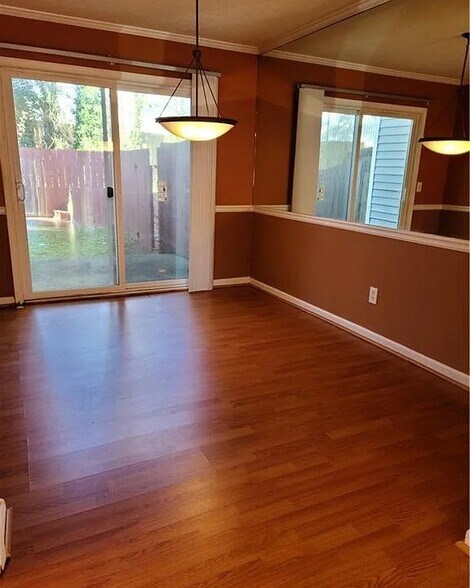 Building Photo - 1453 Springleaf Cir SE