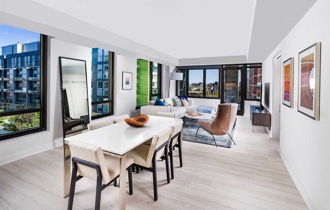 Building Photo - 880 P