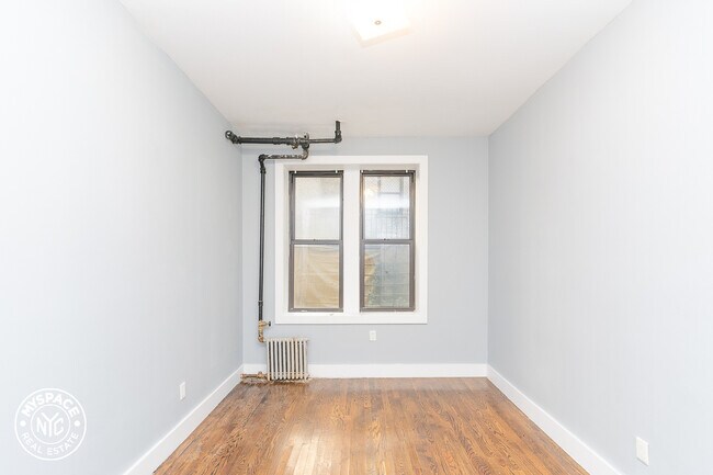 Building Photo - 327 E 19th St