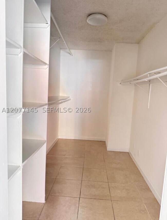 Building Photo - 6990 Miami Gardens Dr