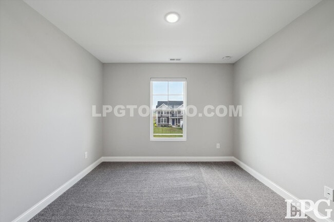 Building Photo - 1038 Stoneleigh Rd
