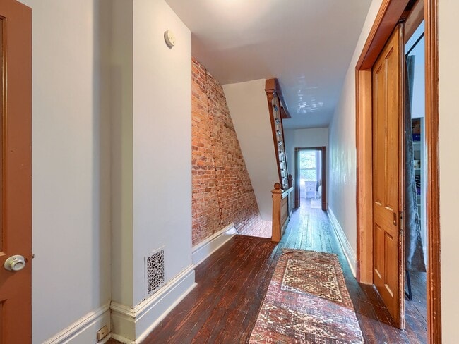 Building Photo - Large Updated 4 BR Home!