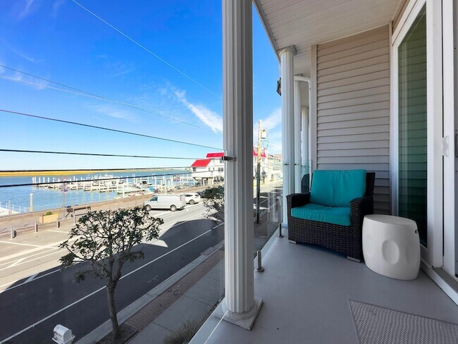 Building Photo - 9416 Amherst Ave