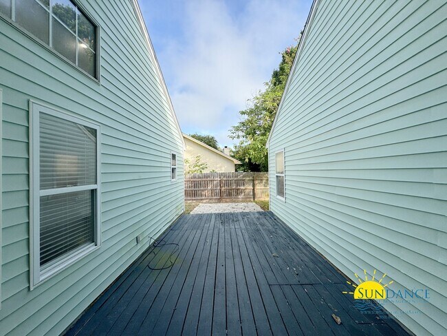 Building Photo - 3-Bedroom Home in Destin with Solar Power ...