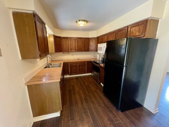 Building Photo - 4 Bed, 2 Bath Loveland, CO Home- Fenced Backyard, A/C, & 2 Car Garage!