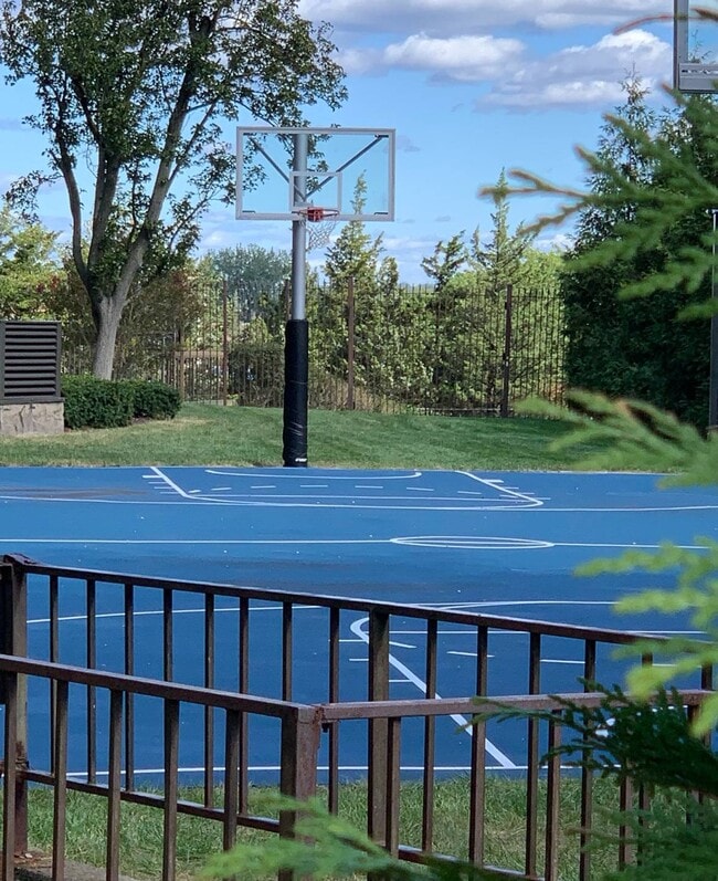 Building Photo - One Bay Club Dr