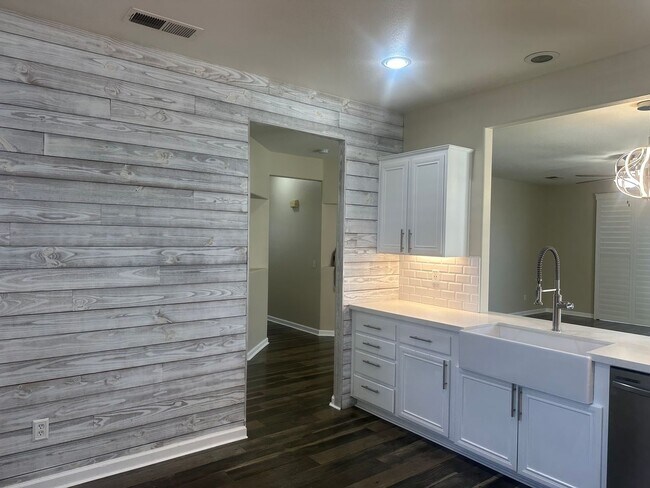 Building Photo - Single Story cul-de-sac 3Beds/2Bath Home i...