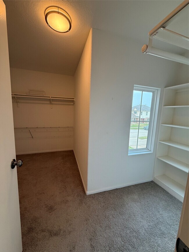 Building Photo - 23603 Legacy Oak St