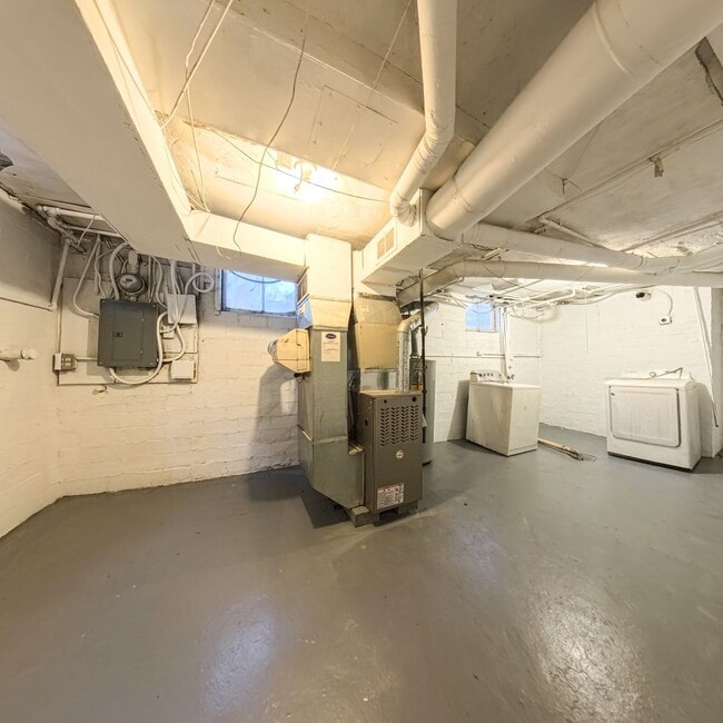 Building Photo - Beautiful 3 bedroom 1 bathroom home