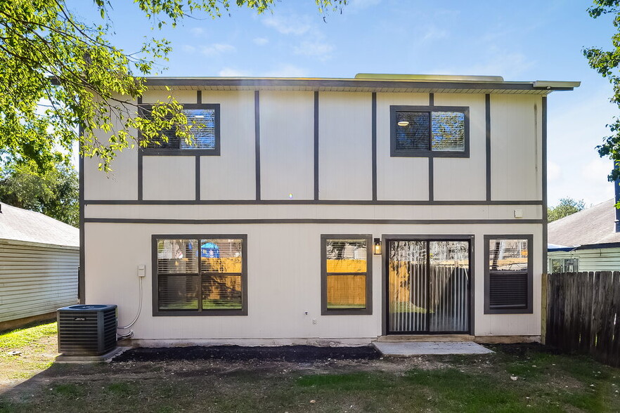 Building Photo - 8106 Hoovers Bend