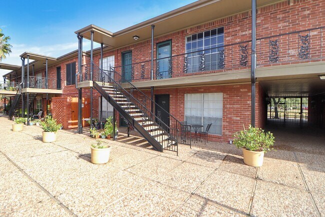 Building Photo - 11550 Chimney Rock Rd