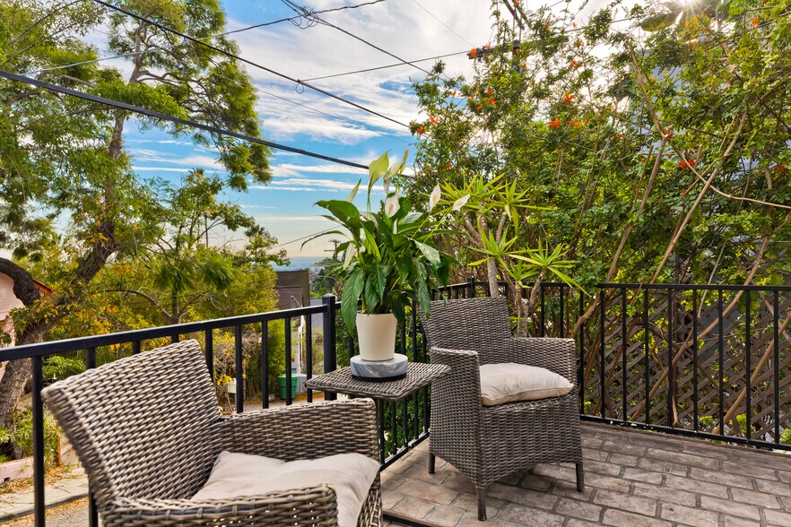 Building Photo - 2427 N Gower St