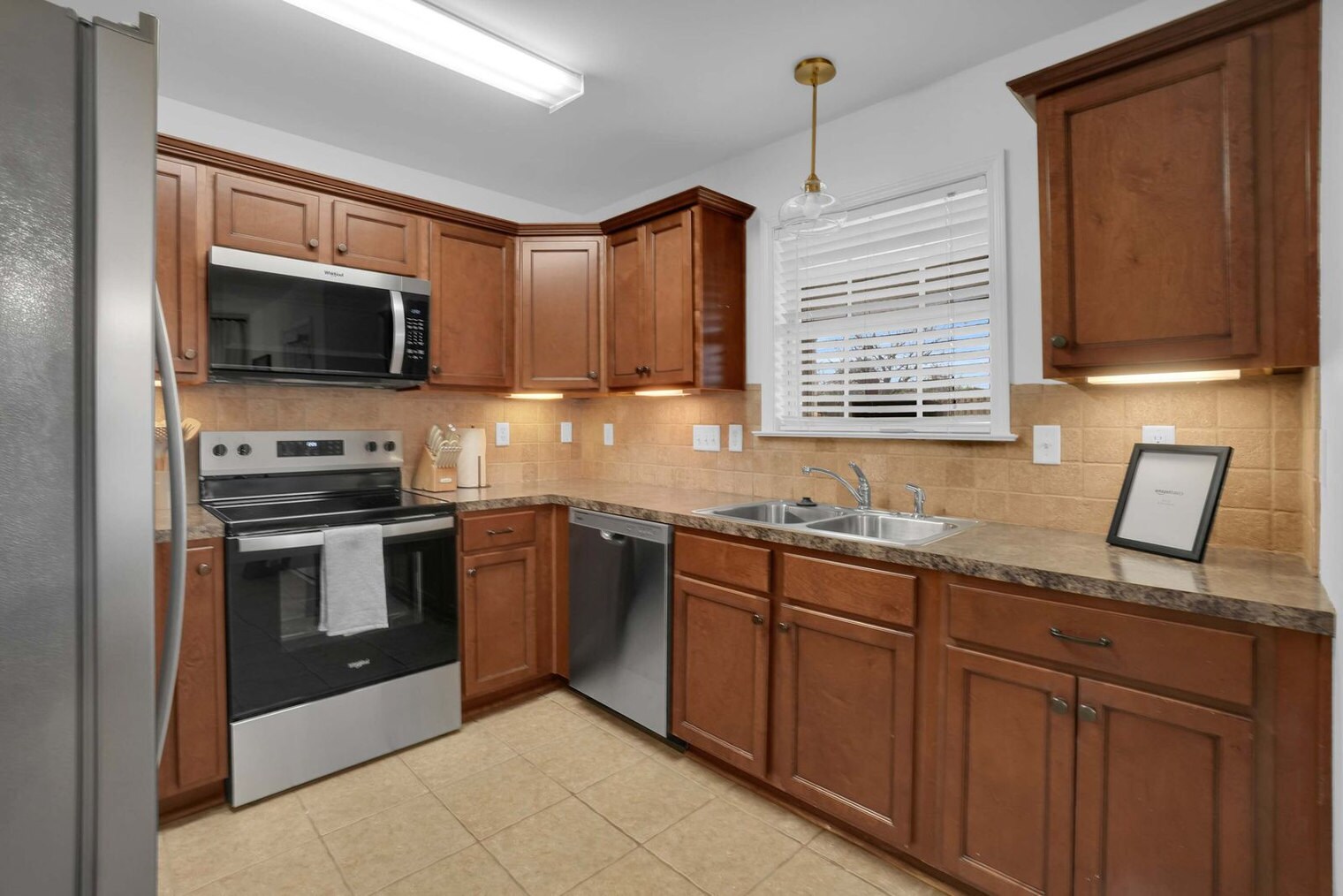 Building Photo - 8261 Dison Dr