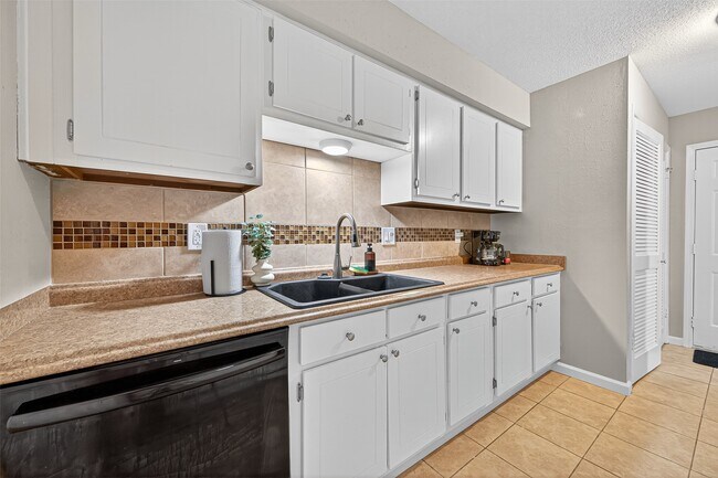 Building Photo - 4064 Belle Park Dr