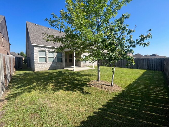 Building Photo - New Park - 5BR/3BA w/ 2900+sq ft