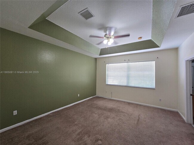 Building Photo - 1750 NE 37th Pl