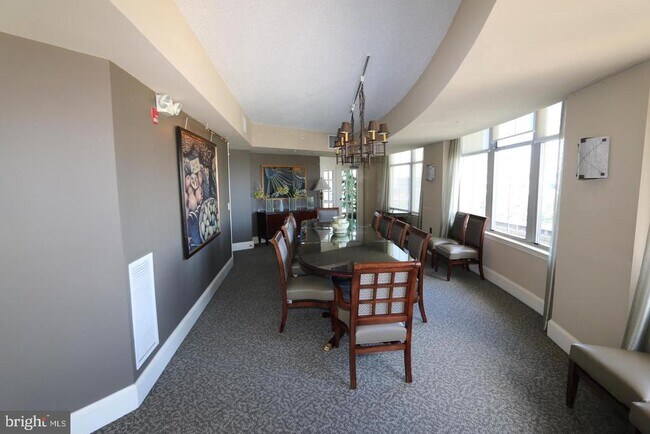 Building Photo - 11800 Sunset Hills Rd