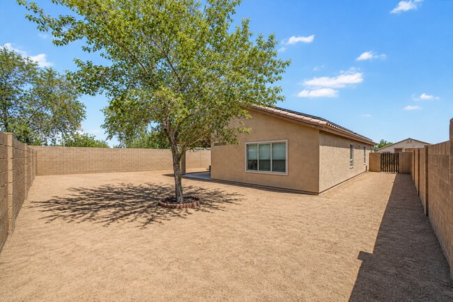Building Photo - 6906 W Phelps Rd