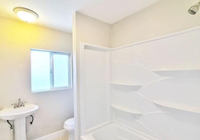 Building Photo - $2650 / 2 BR GREAT HAYWARD HOME AT A GREAT PRICE