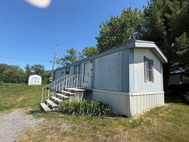 Building Photo - 415 Meadowbrook Rd