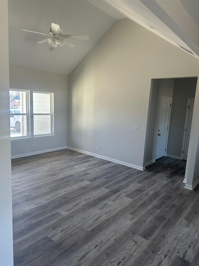 Building Photo - 215 Bass Ave