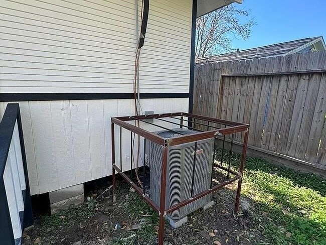 Building Photo - 3903 Broyles St