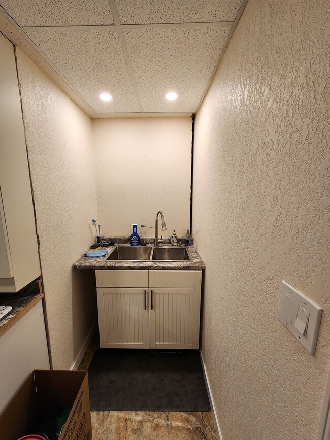 Building Photo - 1504 marshland Way