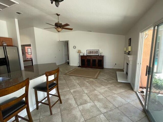 Building Photo - Corona- Single Story pool home