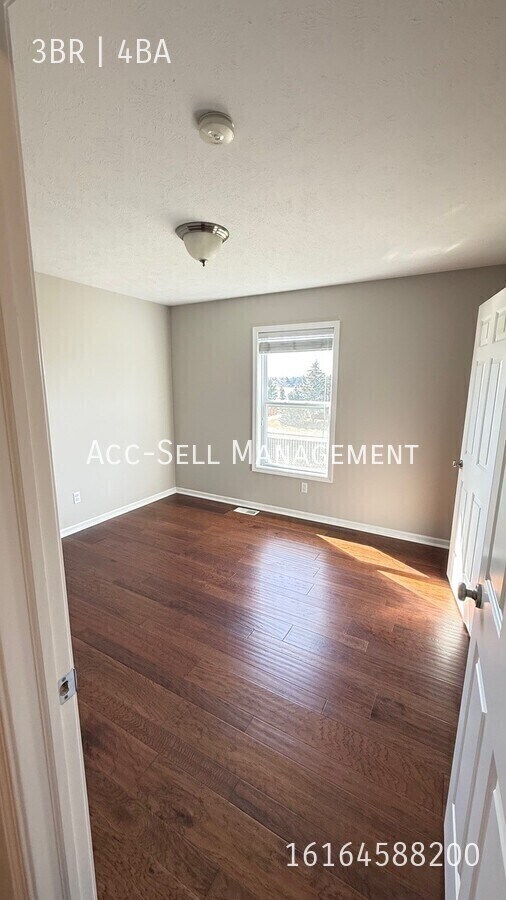 Building Photo - 2125 Orchard Ridge Dr NW