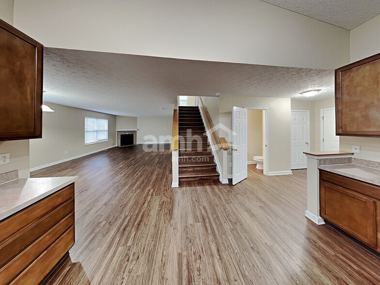 Building Photo - 520 Stone Shadow Dr