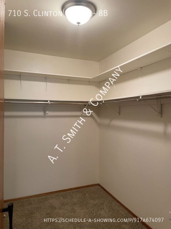 Building Photo - 710 S Clinton St